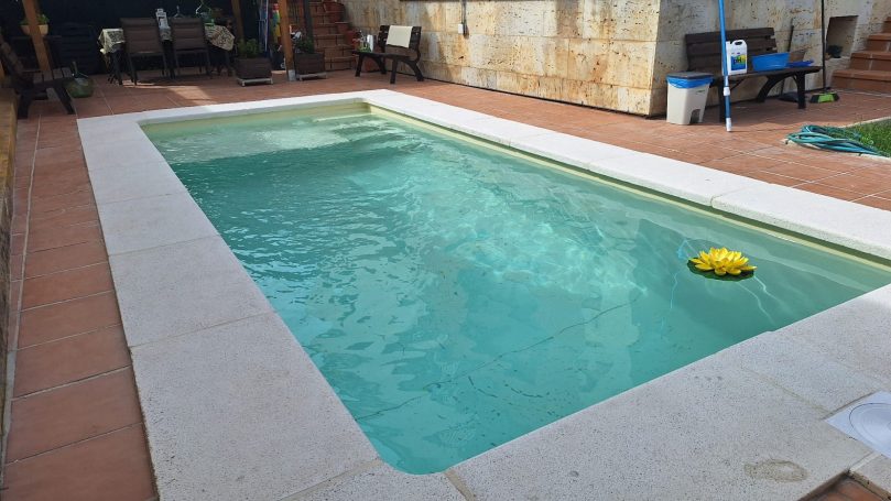 Piscina Aqbierta de poliéster