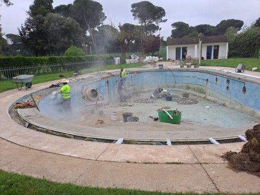 Rehabilitación Aqbierta de piscina.